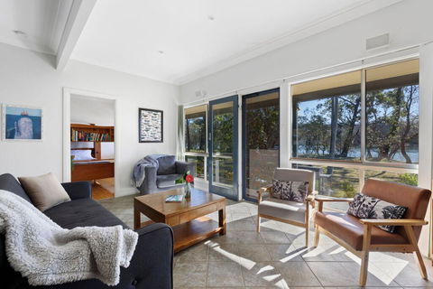 Rakali Cottage Lake Conjola - New South Wales Tourism  0