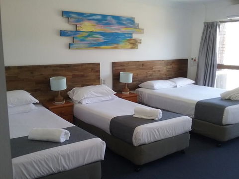 Red Star Hotel Palm Beach - New South Wales Tourism  2