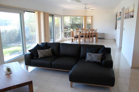 Relax At The Marina - New South Wales Tourism  1