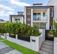 Relax in a Spacious  Modern Townhouse in Asquith - New South Wales Tourism 