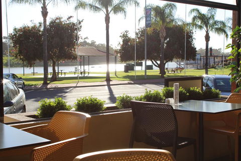 Renmark Hotel Motel - New South Wales Tourism  3