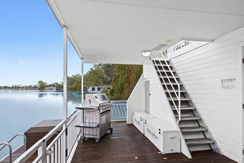 Renmark River Villas And Boats & Bedzzz - New South Wales Tourism  2