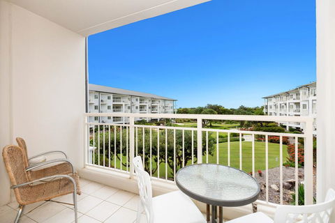 RESORT ON THE BEACH 5215 - OCEAN GLIMPSES - New South Wales Tourism  3