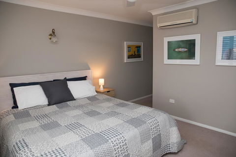 Riverside Haven - Boating, Fishing, Beach, Cafes In Walking Range - New South Wales Tourism  3