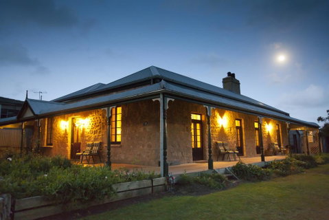Robe House B&B - New South Wales Tourism  0