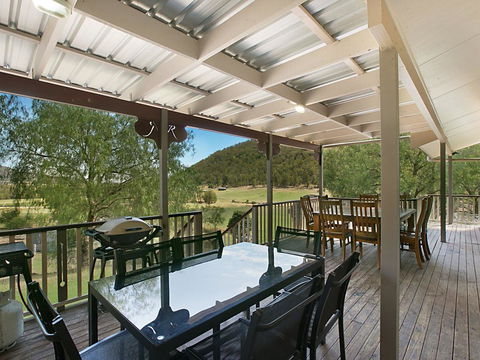 Rosa House In Broke, 4br House In Walking Distance To Cellar Doors - New South Wales Tourism  0