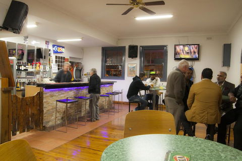 Royal Mail Hotel Jerilderie - New South Wales Tourism  2