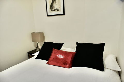 Rushcutters Bay - Pool + Parking - New South Wales Tourism  1