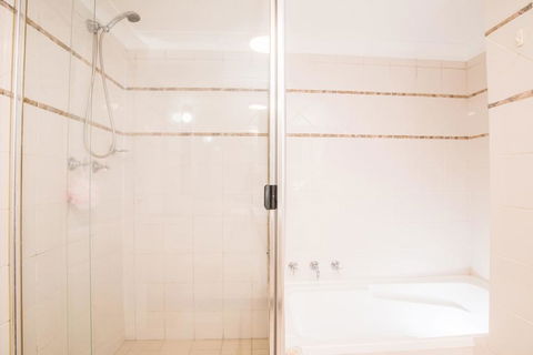 Rustic Hardwood 2 Bedroom Apartment In Randwick - New South Wales Tourism  3