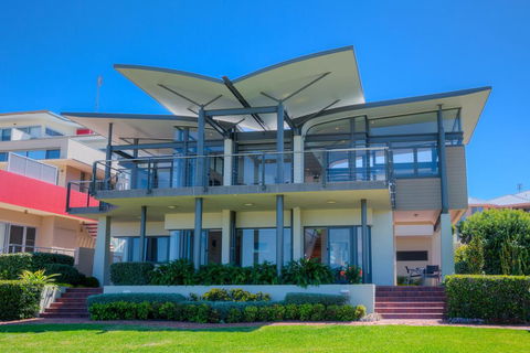 Sails On The Beachfront - Exclusive Seaside Home - New South Wales Tourism  1