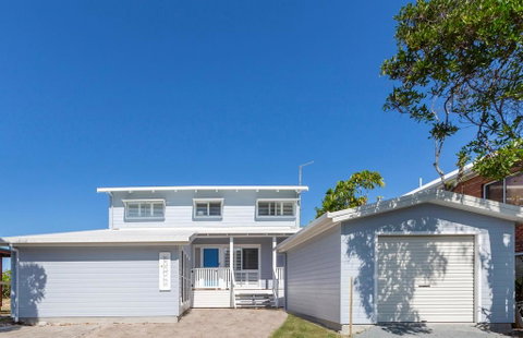 Sandpiper Beach Front House - New South Wales Tourism  0