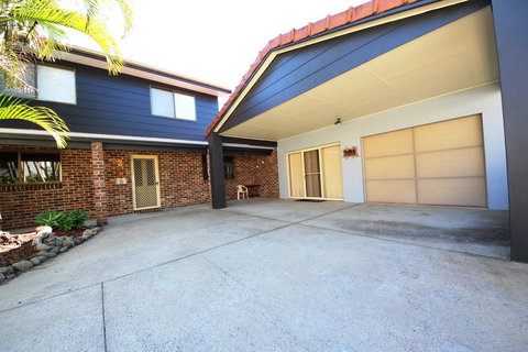 Sandy Feet At Hat Head - New South Wales Tourism  1