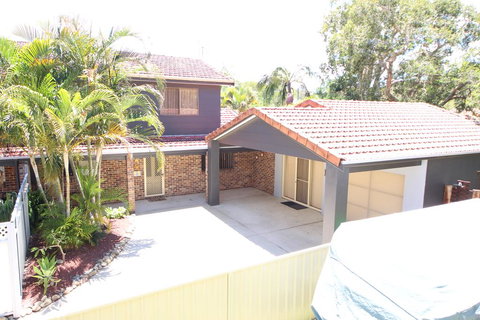 Sandy Feet At Hat Head - New South Wales Tourism  0