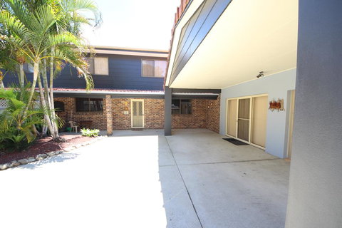 Sandy Feet At Hat Head - New South Wales Tourism  2