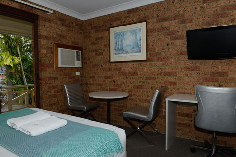Sapphire Palms Motel - New South Wales Tourism  3