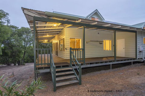 Sea Breeze Chalets Yallingup - New South Wales Tourism  2