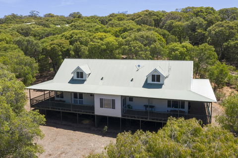 Sea Breeze Chalets Yallingup - New South Wales Tourism  0