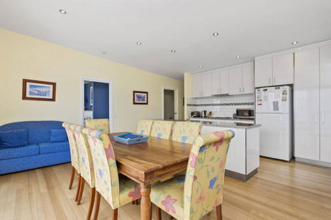 SEA SPECTACULAR - Seconds From The Beach! - New South Wales Tourism  3