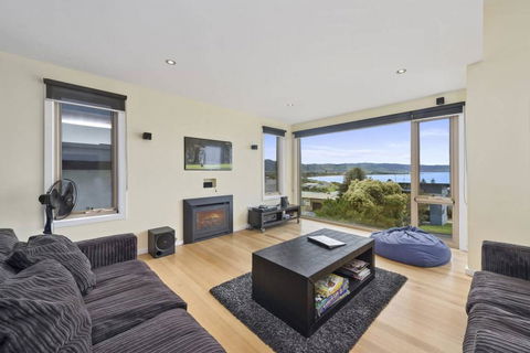 SEA SPECTACULAR - Seconds From The Beach! - New South Wales Tourism  2