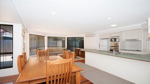 Seachange - Foxtel, Netflix, WiFi - New South Wales Tourism  2