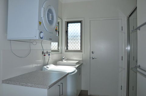 Seadaze 1 - Rainbow Beach, Gorgeous Unit Close To The Beach, Aircon, Pool - New South Wales Tourism  1