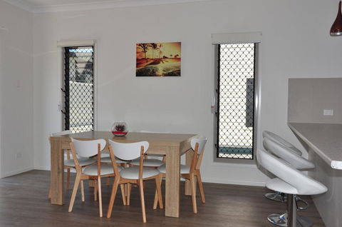 Seadaze 1 - Rainbow Beach, Gorgeous Unit Close To The Beach, Aircon, Pool - New South Wales Tourism  2