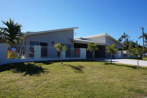 Seadaze 1 - Rainbow Beach, Gorgeous Unit Close To The Beach, Aircon, Pool - New South Wales Tourism  0