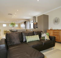Seal 4 Bedroom House by Shoalwater Executive Homes - New South Wales Tourism 