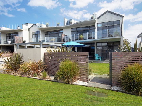 Serenity Shores (by Jervis Bay Rentals) - New South Wales Tourism  0