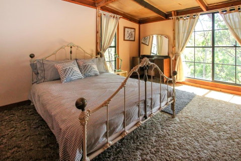 Shady Creek Eco Cabin, Peaceful Country Getaway - New South Wales Tourism  0