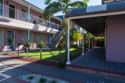 Shellharbour Village Motel - New South Wales Tourism  1