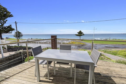 Shemara - Idyllic East Beach Property With Multiple Living Areas - New South Wales Tourism  0
