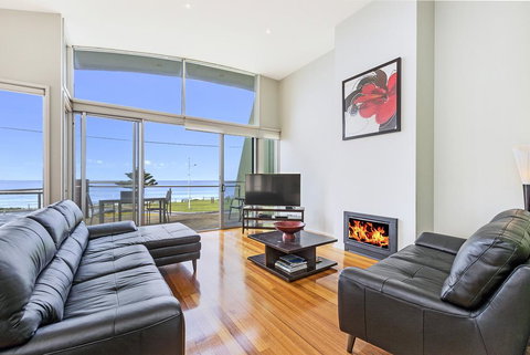 Shemara - Idyllic East Beach Property With Multiple Living Areas - New South Wales Tourism  2