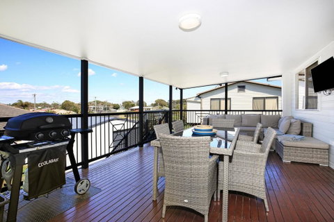 Shores - Pet-Friendly - 1 Min Walk To Beach - New South Wales Tourism  1
