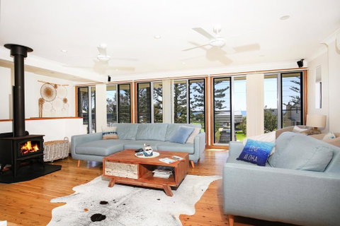 Shores - Pet-Friendly - 1 Min Walk To Beach - New South Wales Tourism  0