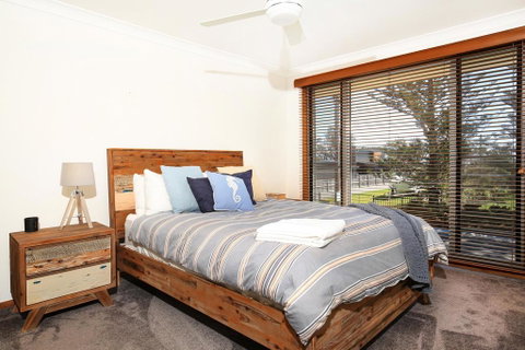 Shores - Pet-Friendly - 1 Min Walk To Beach - New South Wales Tourism  3