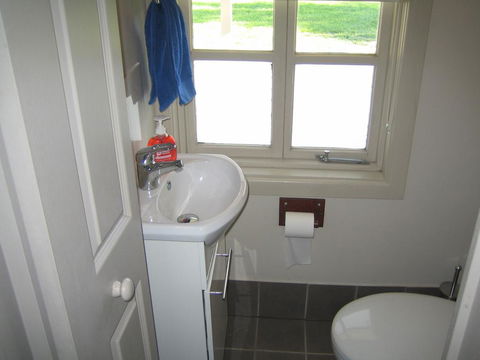 Showgrounds Cottage Naracoorte - New South Wales Tourism  2