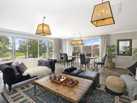 Silky Oak Villa - Spacious & Beautifully Decorated - New South Wales Tourism  1