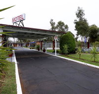 Silver Oaks Motel