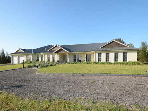 Silver Springs 6br Luxury Homestead With Wifi, Pool. Fireplace, Views, Olives And Space - New South Wales Tourism  2