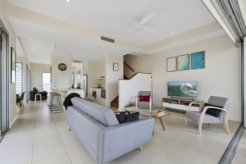 Silver, Sunrise Beach - New South Wales Tourism  2