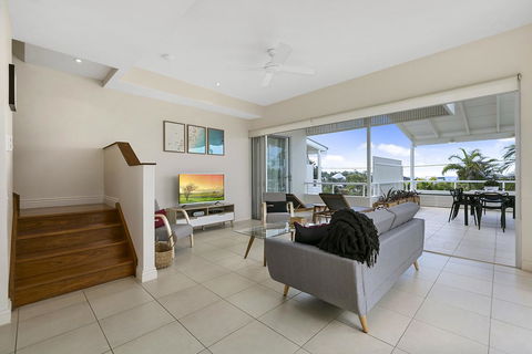 Silver, Sunrise Beach - New South Wales Tourism  1