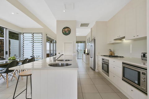 Silver, Sunrise Beach - New South Wales Tourism  3