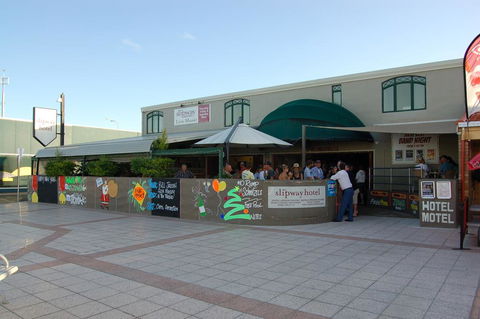 Slipway Hotel Motel - New South Wales Tourism  0