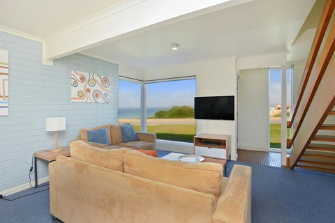 South Seas Beachfront Apartments - New South Wales Tourism  3