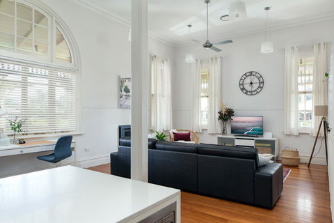 Spacious 2-bed, 2-bath Home With Parking And Balcony - New South Wales Tourism  0