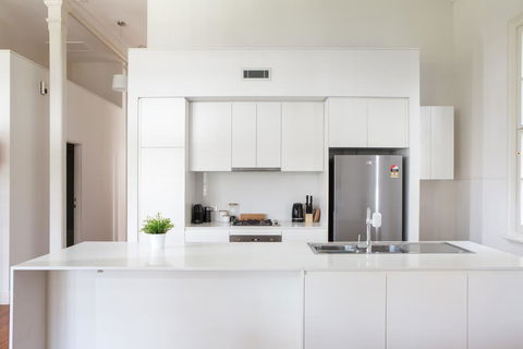Spacious 2-bed, 2-bath Home With Parking And Balcony - New South Wales Tourism  3