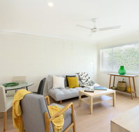 Spacious and Bright Apartment Minutes to the Beach - New South Wales Tourism 