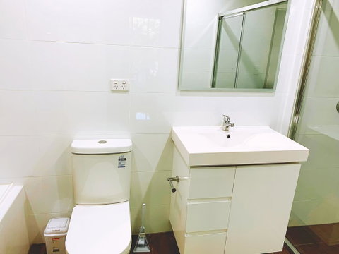 Spacious Apartment Close To Train Station And Airport - New South Wales Tourism  0