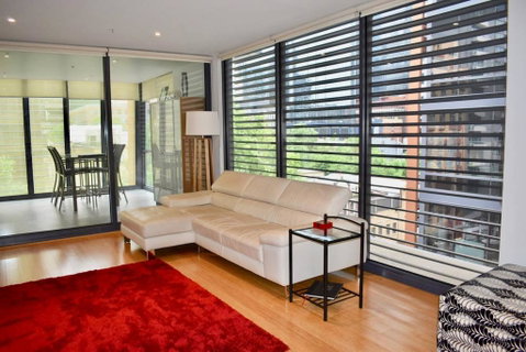 Spacious Apartment In The Heart Of Melbourne's CBD - New South Wales Tourism  1